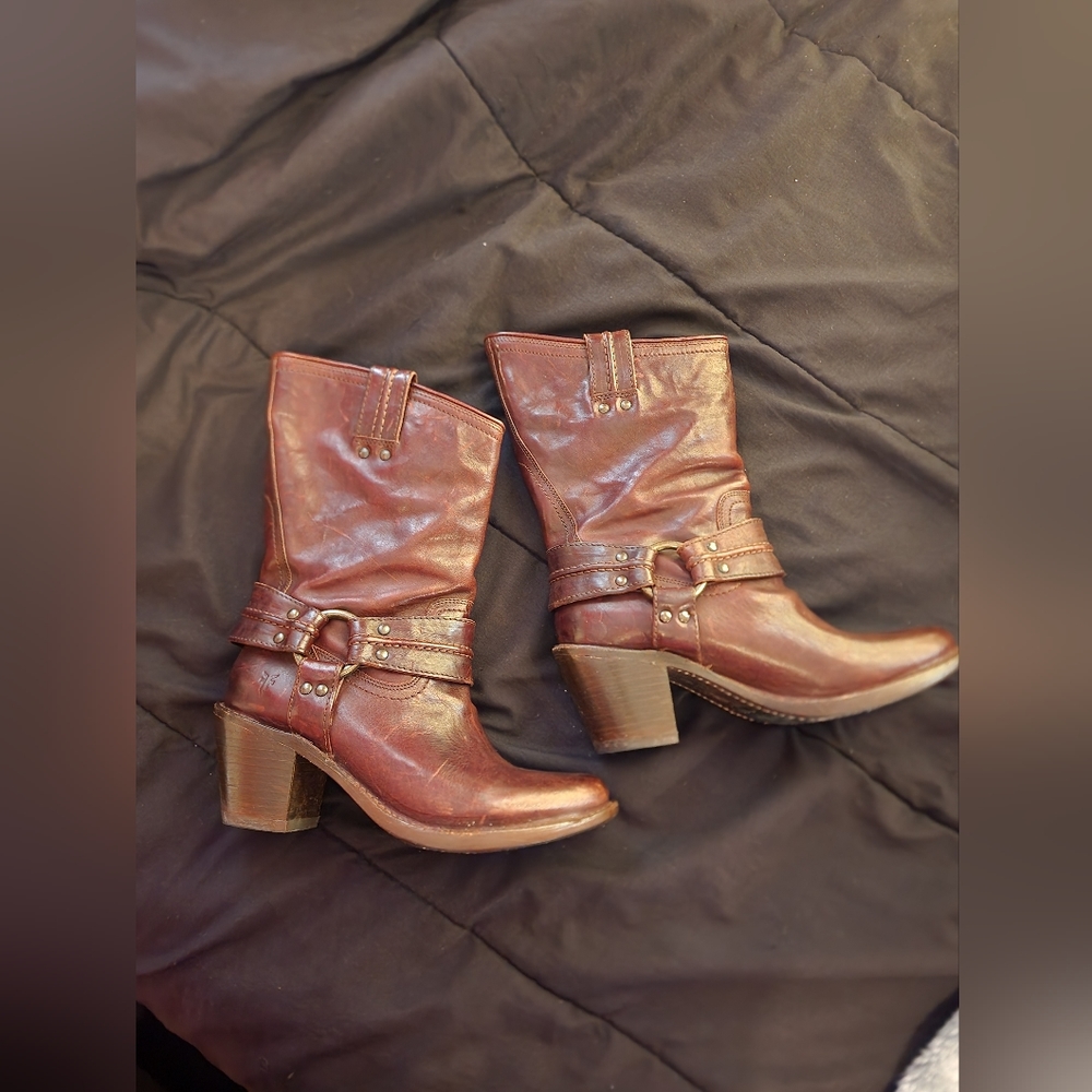 Frye carmen harness short brown boots.
